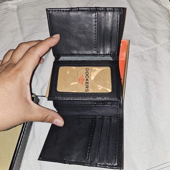 Dockers Tri-Fold Wallet, Black - Picture 2 of 8